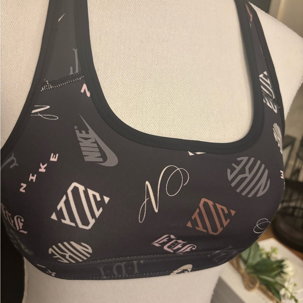Nike Women's Graphic Black Sports Bra